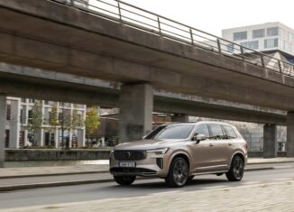 New Volvo XC90 T8 - dynamic