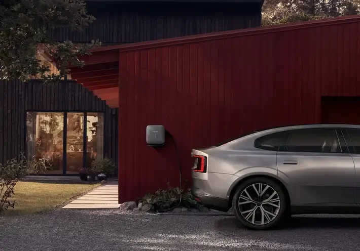 1800JPGFull-AKQA0020_ES90_ElectricCharging